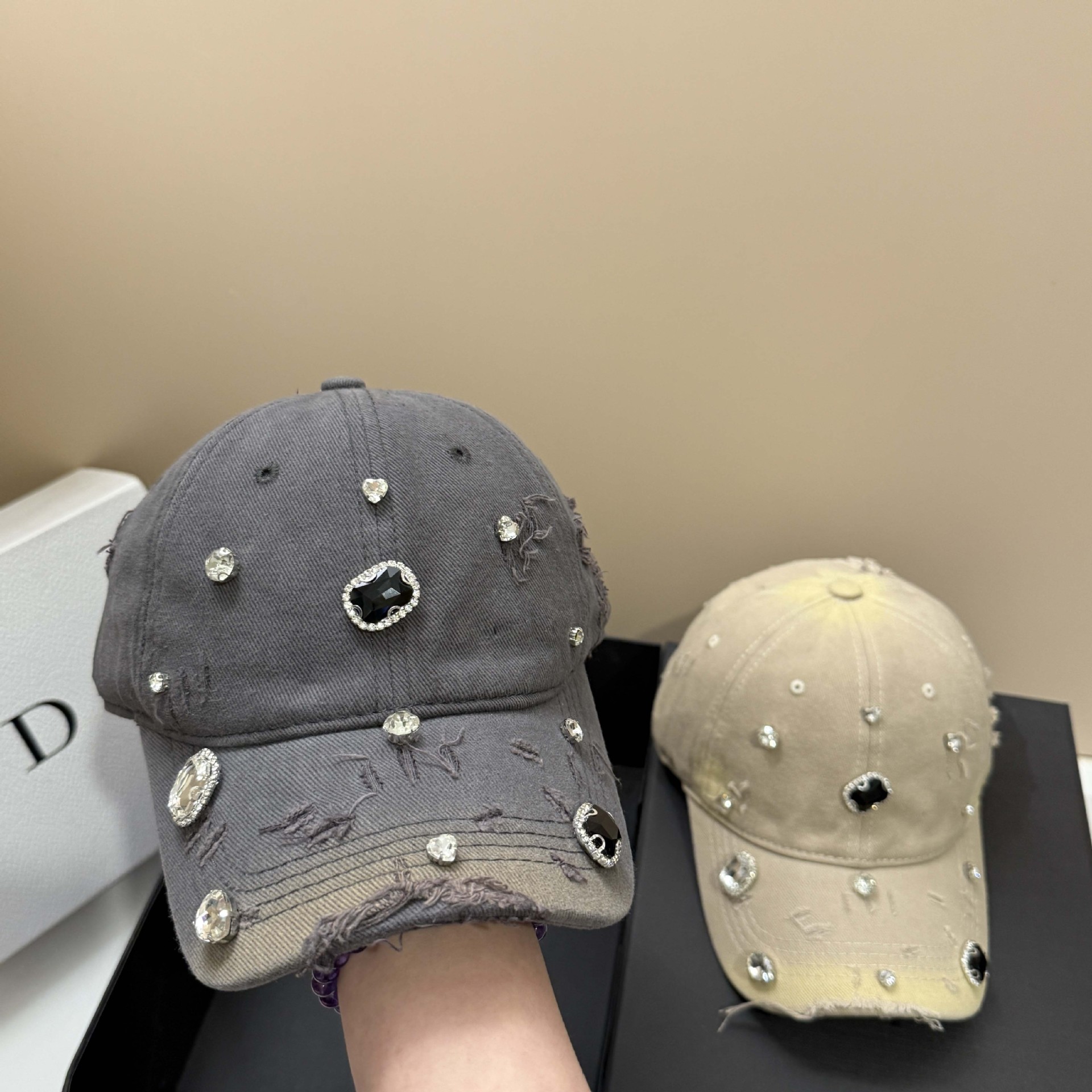 Luxury Rhinestone Holeผ้าฝ้ายล - Streetwear Brand Beanie บทวิจารณ์และราคา